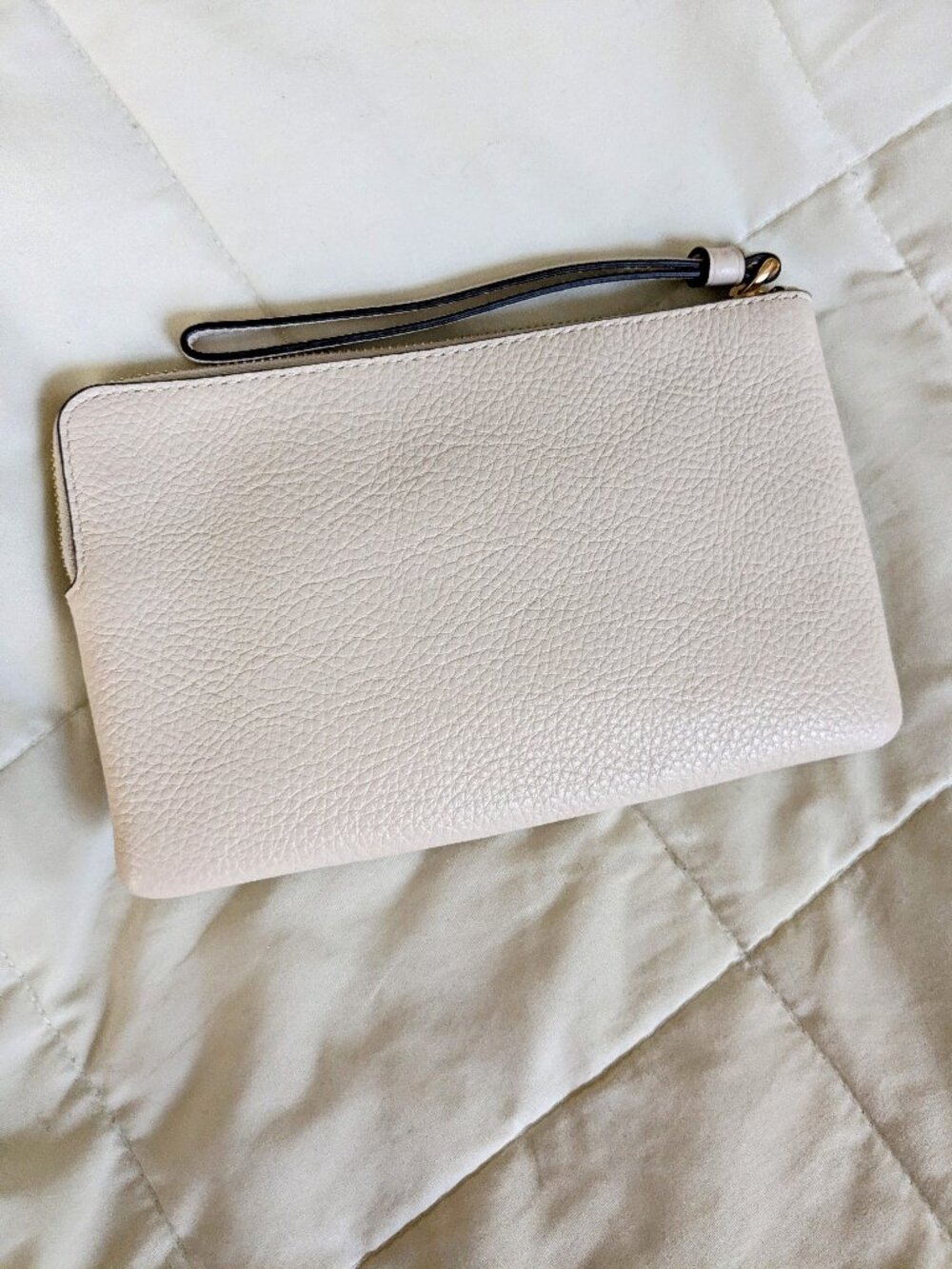 RARE Coach Large Corner Zip Wristlet Strawberry Print Pebble Leather Chalk NWT - Picture 5 of 7